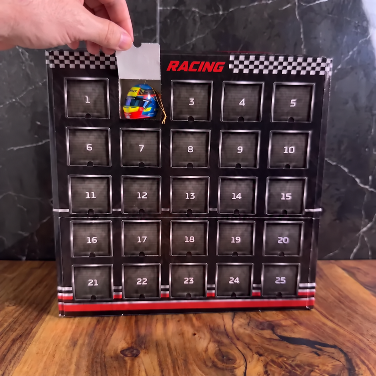 Motorsport Adventskalender Mit Rennsport Sammelstücken | Weihnachten