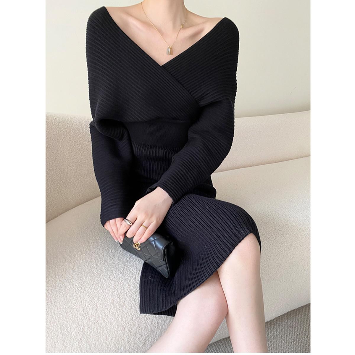 Damen Wickelkleid aus Geripptem Strick | Midi